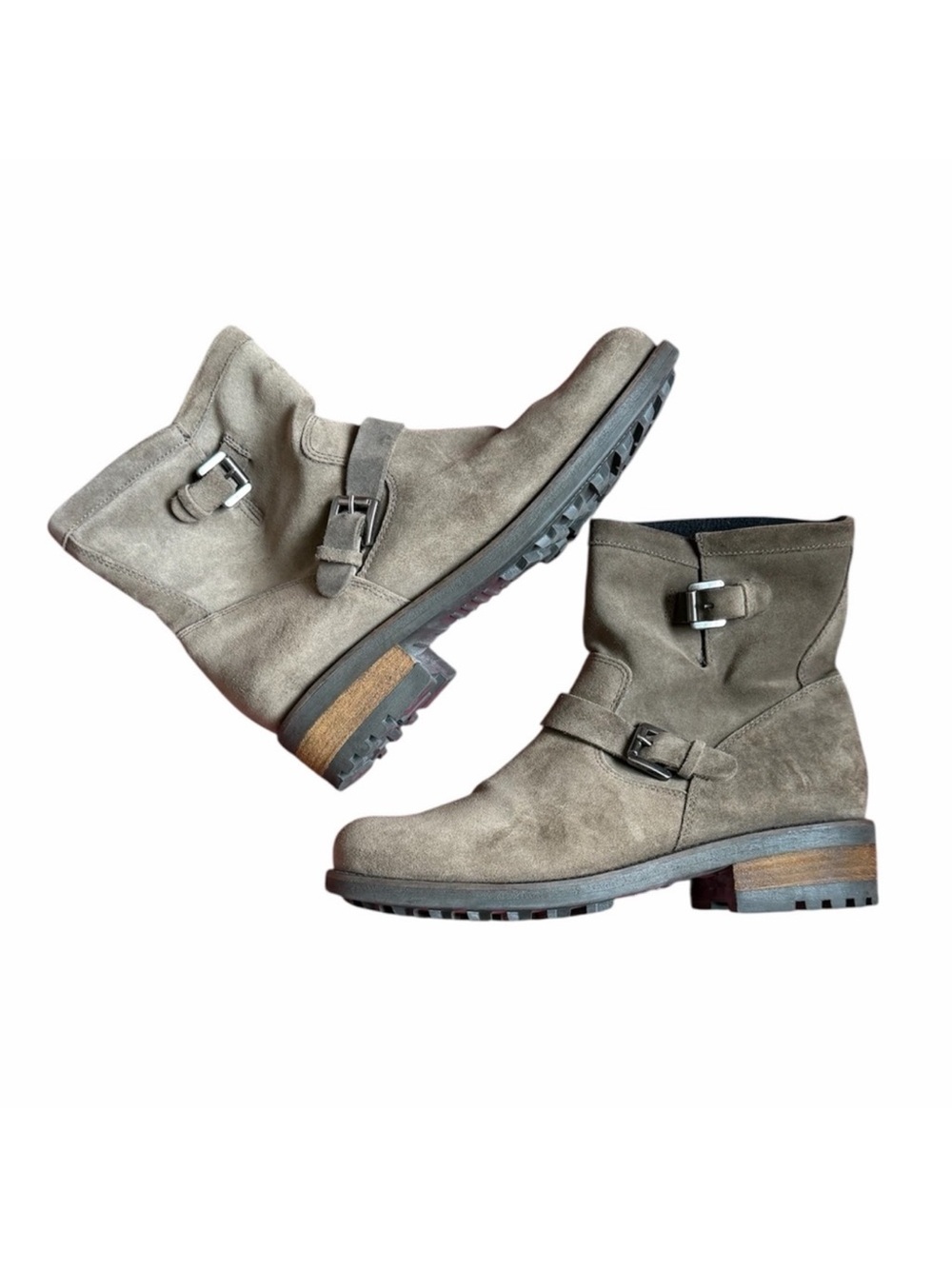 La Canadienne Suede Buckle Ankle Boots in Taupe. Size 11